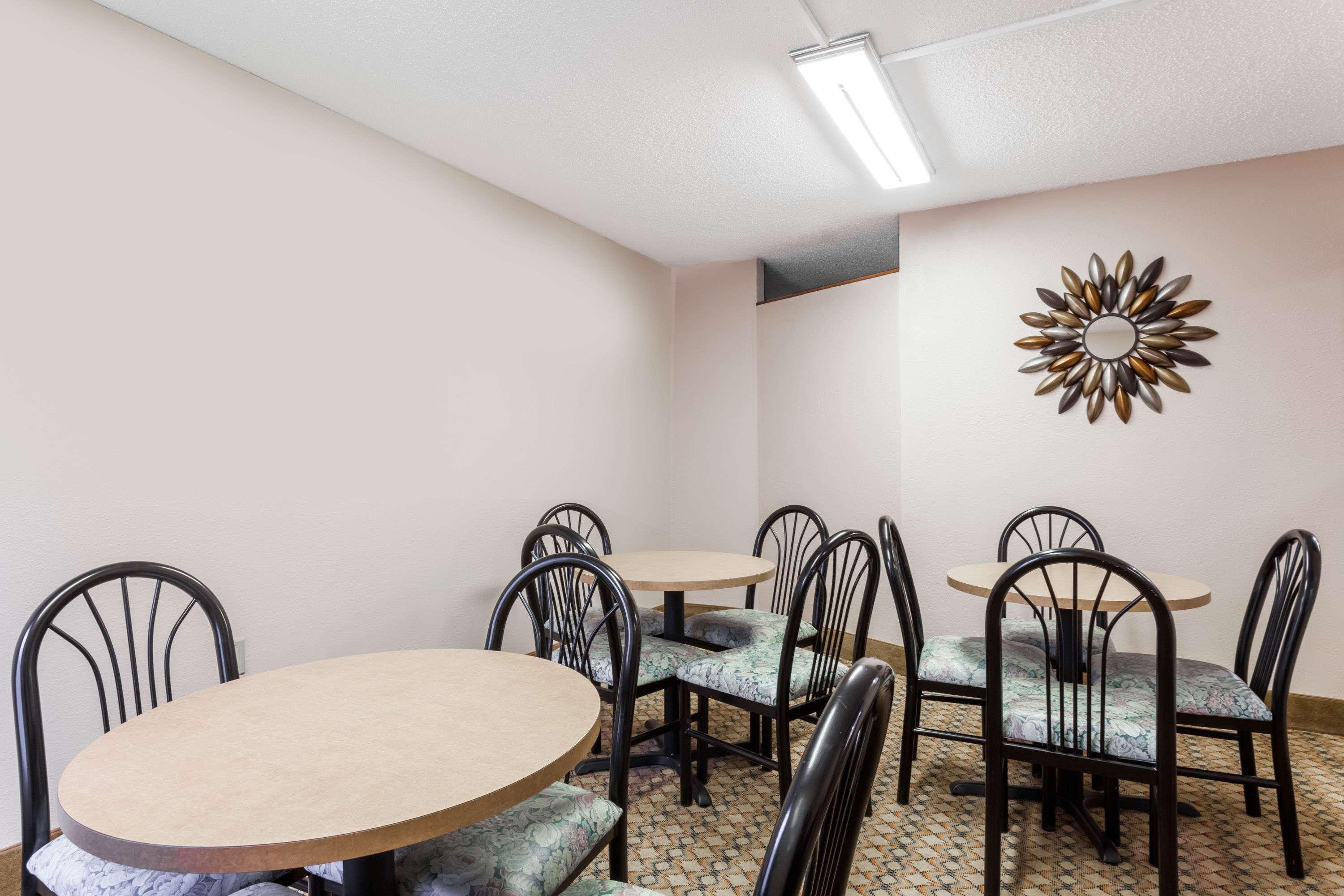 מלון Super 8 By Wyndham Harrisburg מראה חיצוני תמונה